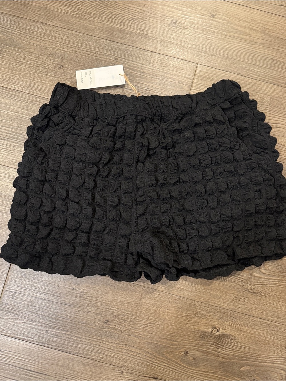 🆕 new in Black Lightweight Textured Two-Piece Top and Short Set. L. NWT!🔥 - Picture 6 of 6